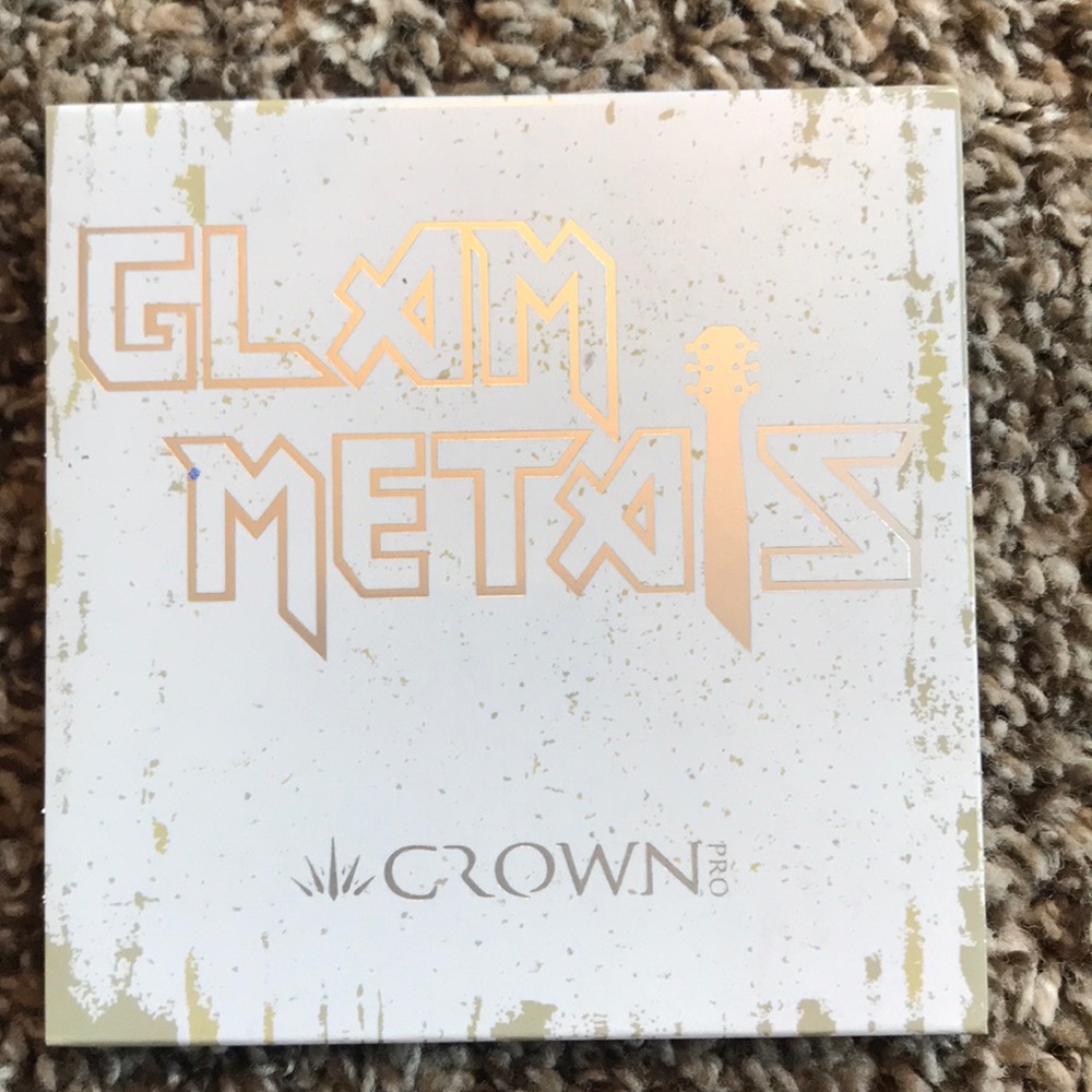 Crown eyeshadow palette